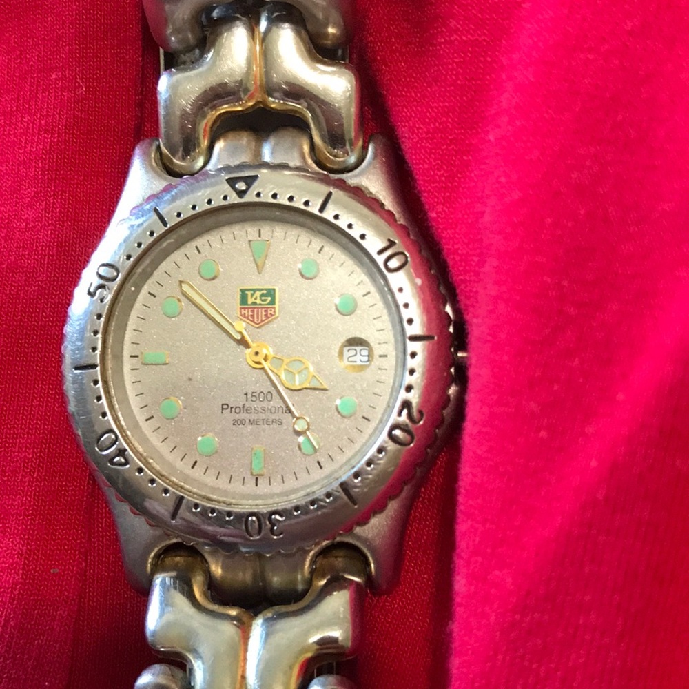 Vintage Woman’s Automatic Tag Heuer watch Professional 200mettre water resistant